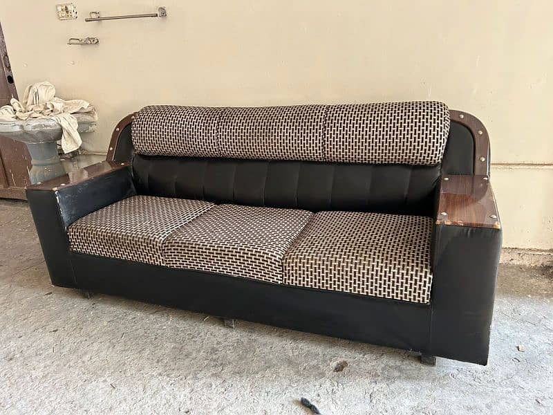 sofa set 3.2. 1 seater urgent sale 1