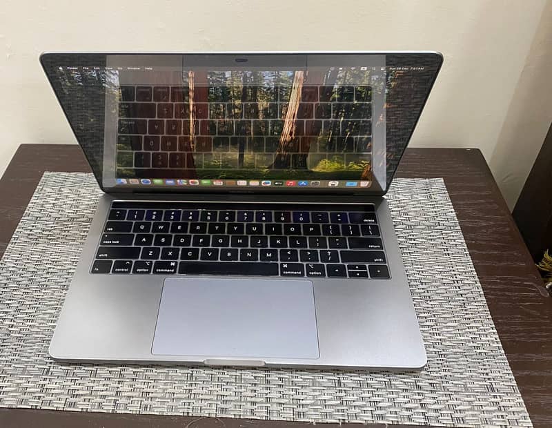 Macbook pro 2018 13 inch, 8gb ram, 256gb ssd, in brand new condition 0