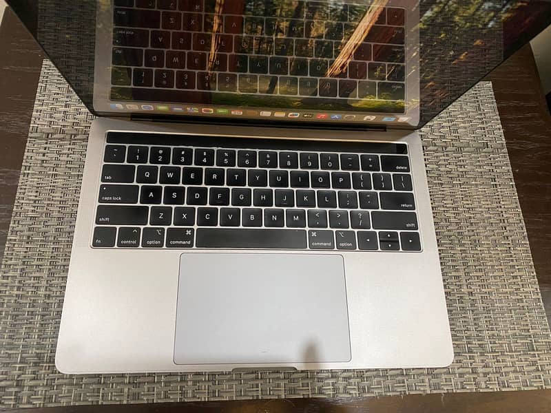 Macbook pro 2018 13 inch, 8gb ram, 256gb ssd, in brand new condition 1