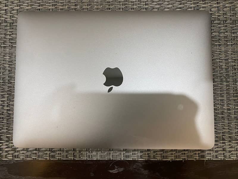 Macbook pro 2018 13 inch, 8gb ram, 256gb ssd, in brand new condition 5