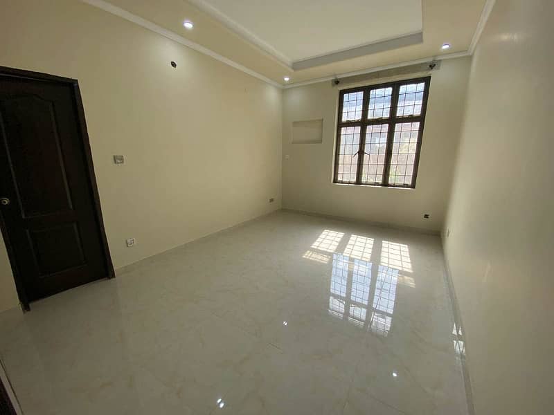 1 Kanal House Available For Rent 1