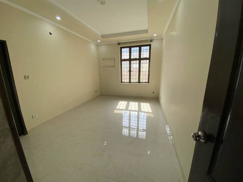 1 Kanal House Available For Rent 4