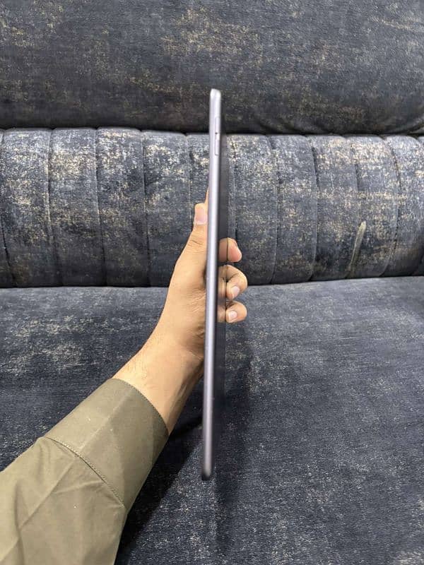 Apple IPad 9th Generation 64Gb Sliver Color All okay 2