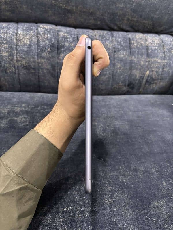 Apple IPad 9th Generation 64Gb Sliver Color All okay 6