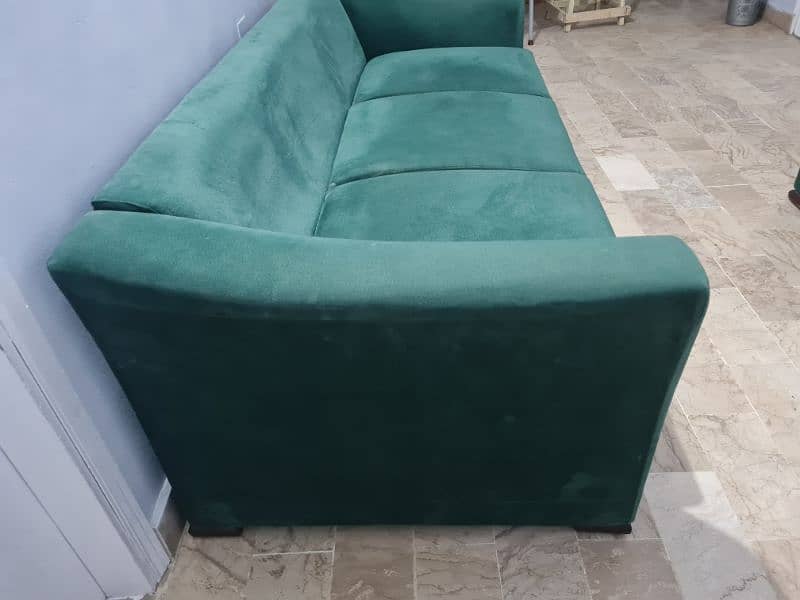 beautiful and luxurious five seater sofa set in exellent condition 3