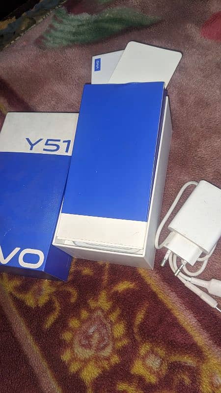 vivo y51 lush conditon with orignal box . chrger 10/9 Wtsp 03004890272 1