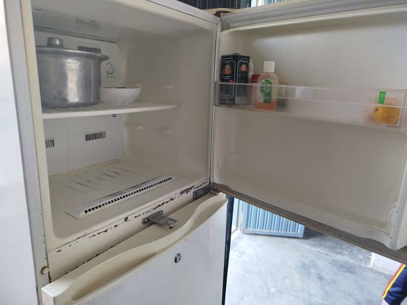 refrigerator for urgent sale 2