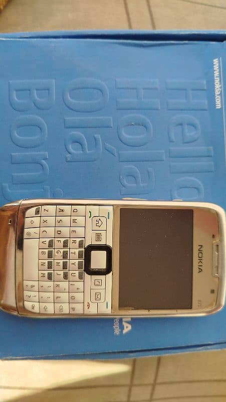 Nokia E71 0