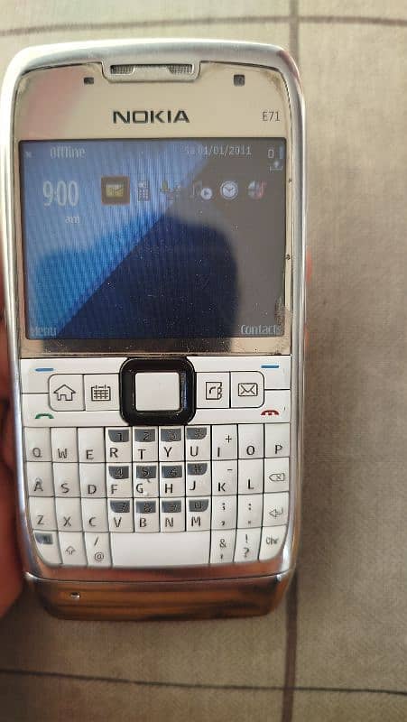 Nokia E71 10