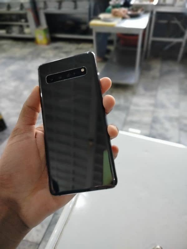 Samsung galaxy S10 plus 5g 8.256 0