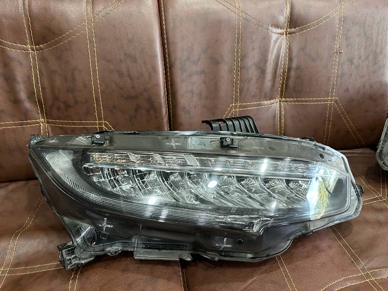 Honda civic 2020 orignal front lights 3