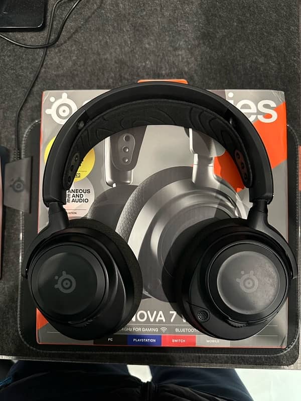 Steelseries Arctis Nova 7 Wireless 1