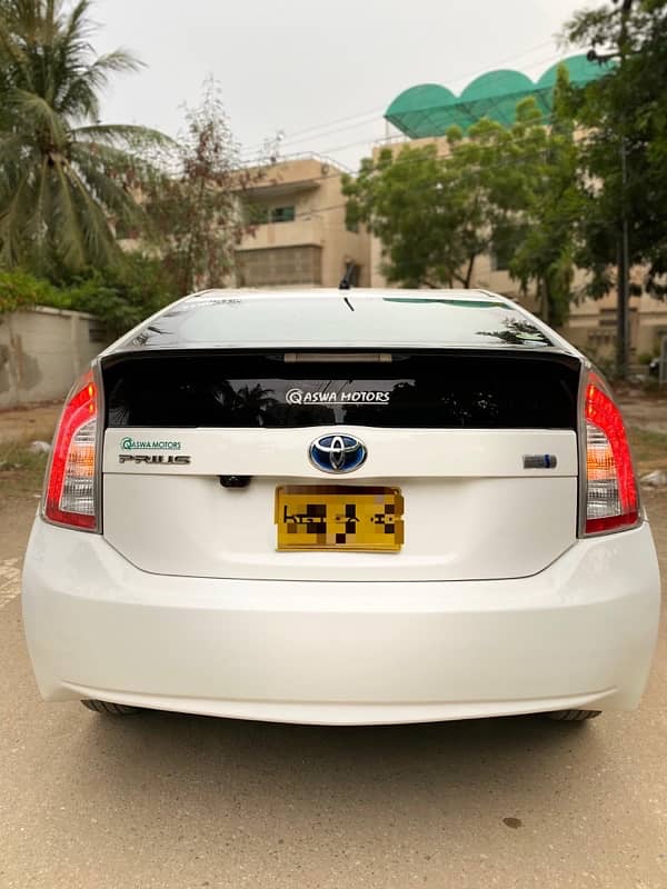 Toyota Prius 2013, 1.8 L. Full Original 0