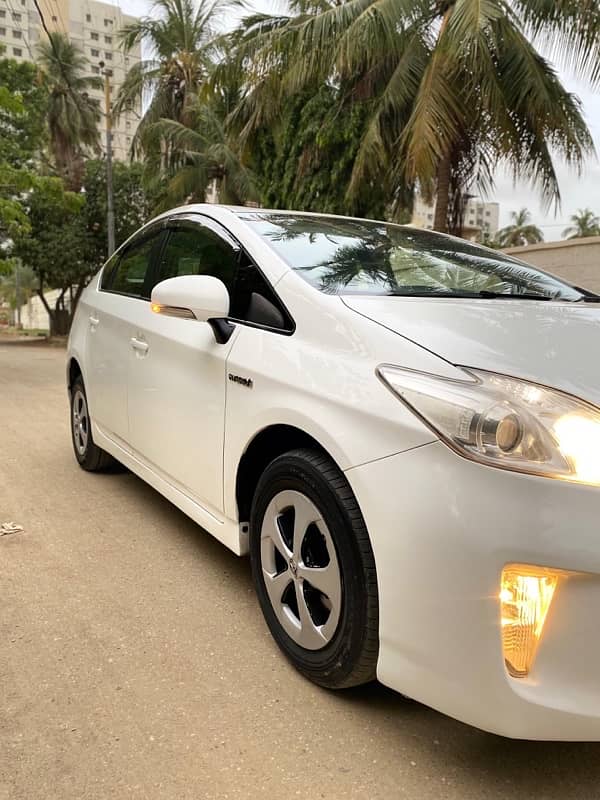 Toyota Prius 2013, 1.8 L. Full Original 1