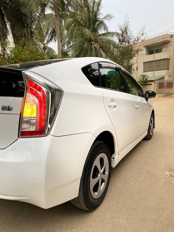 Toyota Prius 2013, 1.8 L. Full Original 2