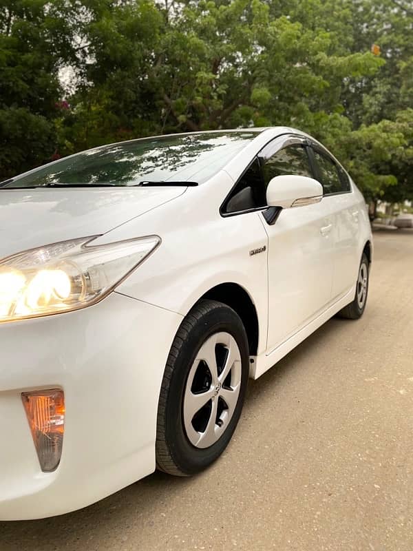 Toyota Prius 2013, 1.8 L. Full Original 3