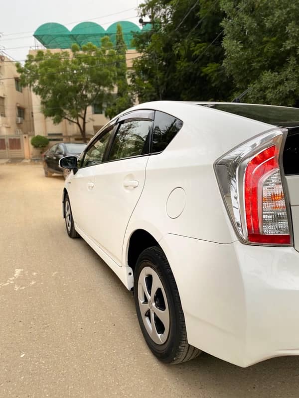 Toyota Prius 2013, 1.8 L. Full Original 4