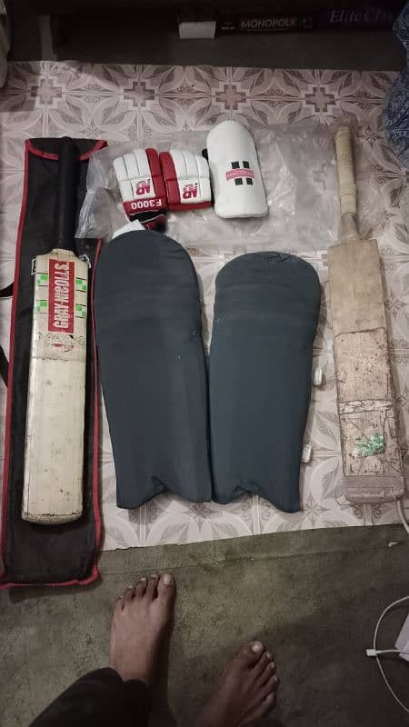 HARDBALL KIT FOR TEEN BOYS WITH 2 BATS LIKE NEW 0