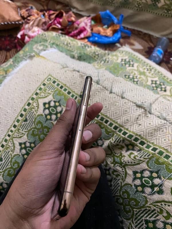 IPHONE XS 256 GB PTA For SELL 4