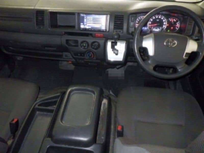 Toyota Hiace 2019 4