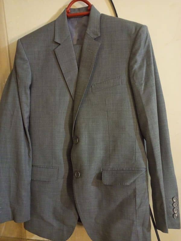 5 Premium Three-Piece Suits for Sale – Excellent Condition! 1