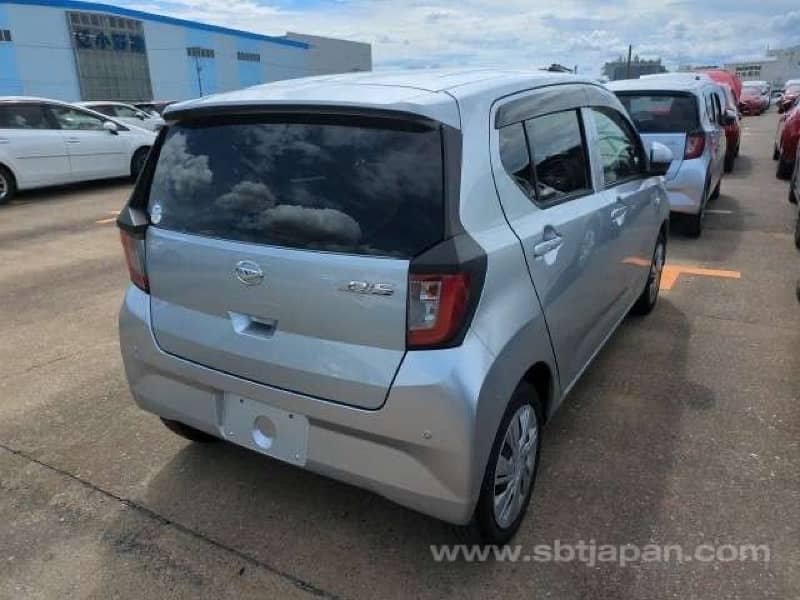 Daihatsu Mira 2021 3