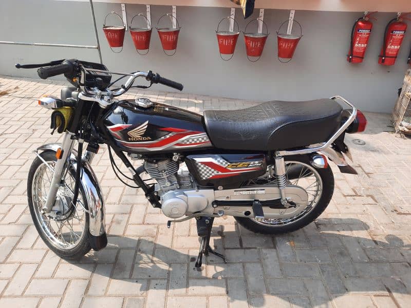 Honda 125 condition like new 16