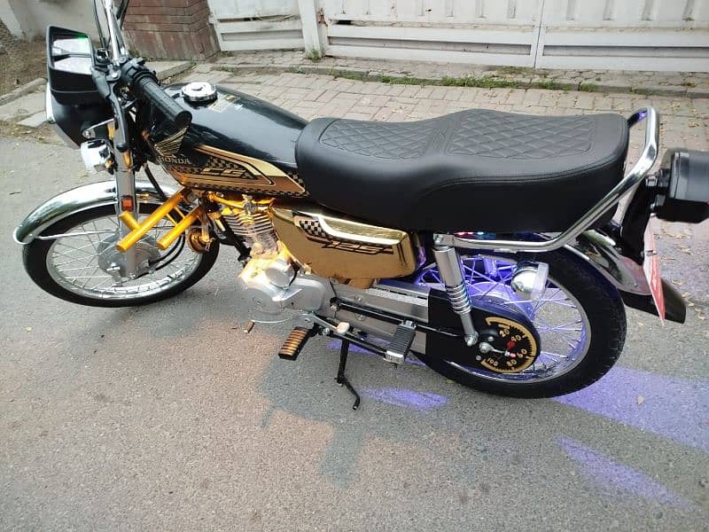 125 Self start Gold edition 1