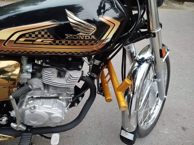 125 Self start Gold edition 4