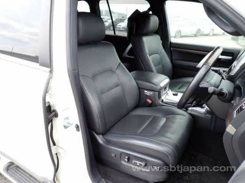 Toyota Land Cruiser ZX 2019 end month 8