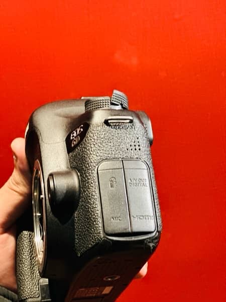 canon 6D body only with box 7