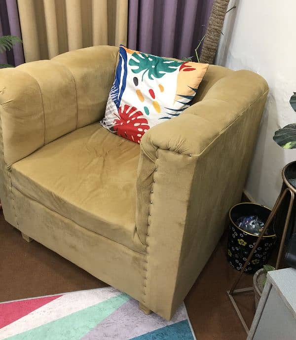 Single Sofa (Not Used) Available For Sale 2