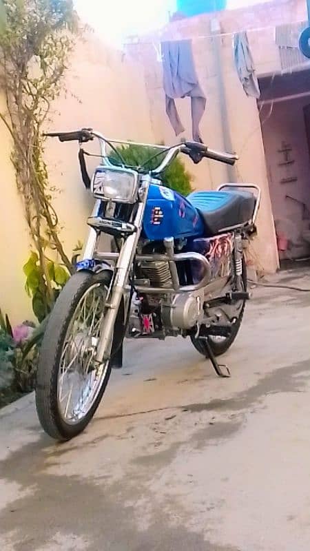 Honda 125 urgent03279252314 my WhatsApp on 1