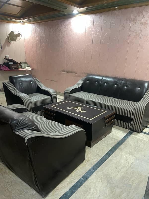 3 piece sofa set in (Dark Brown) colour available in best condition 0