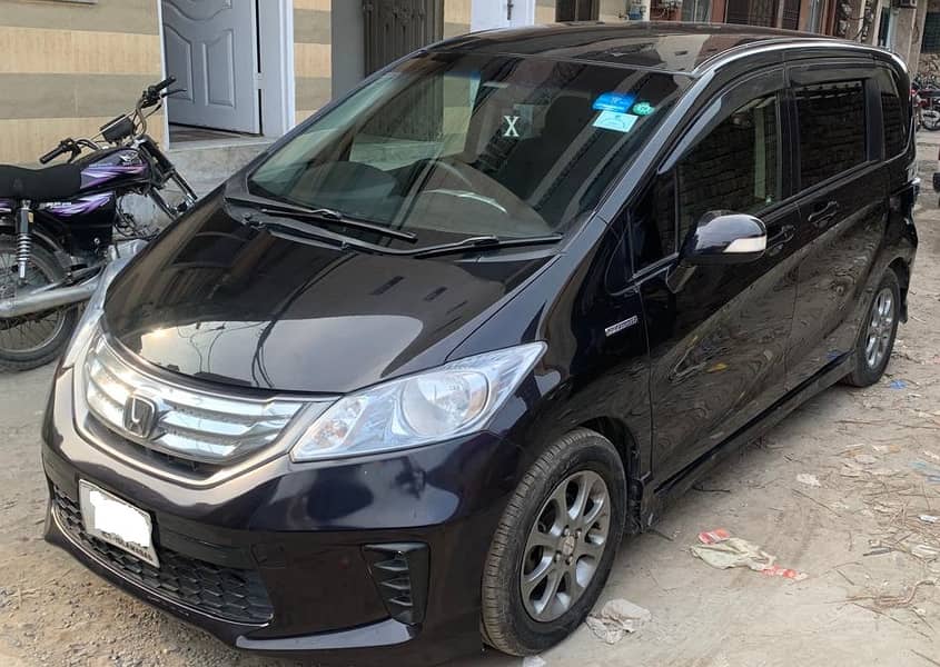 Honda Freed Hybrid 2012 3