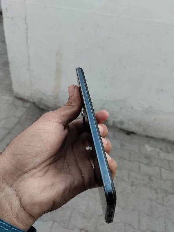 Vivo V23e 10/9.5 Condition with Box and Charger 4