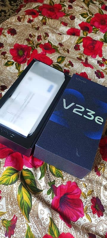 Vivo V23e 10/9.5 Condition with Box and Charger 8