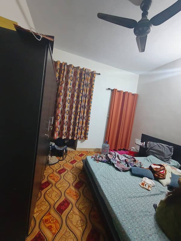 240 Square Yards Portion For Rent in Gulistan E Jahour Block 7 Main University Road 5