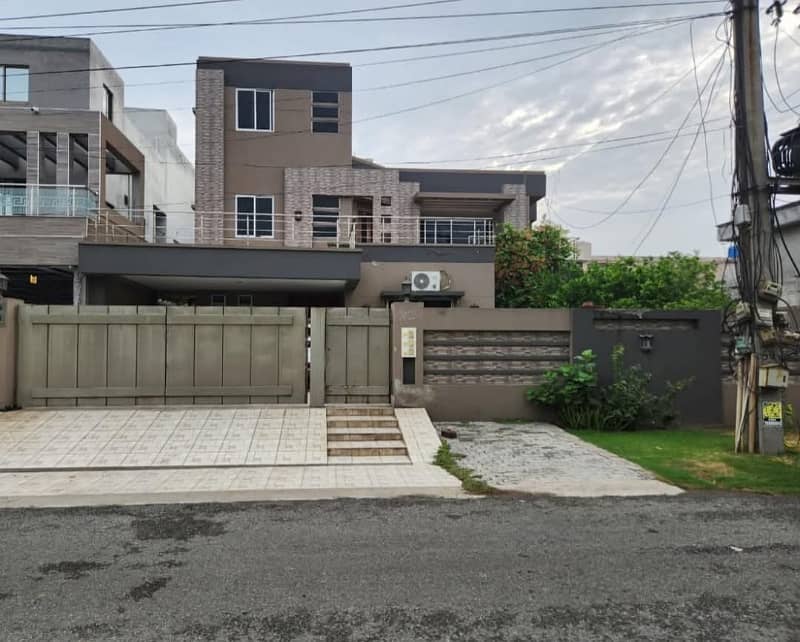 1KANAL OWNER USED HOUSE FOR SALE IN WAPDA TOWN PHASE 1 6 BEDROOM 0