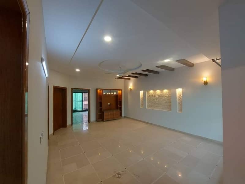 10 Marla Used House For Sale In Valencia Town 8