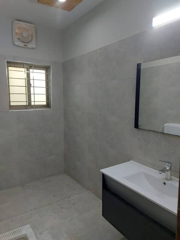 10 Marla Used House For Sale In Valencia Town 9