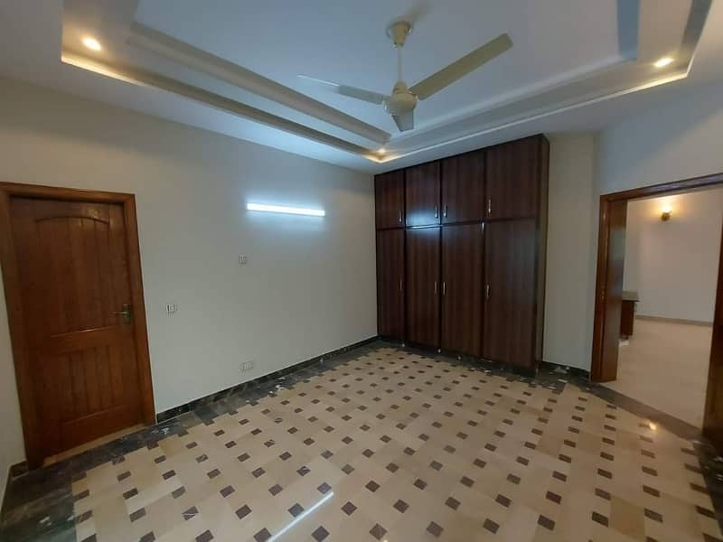 10 Marla Used House For Sale In Valencia Town 16