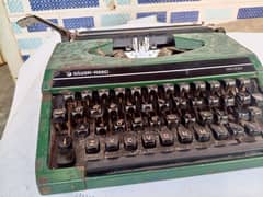 vintage typewriter silver Reed