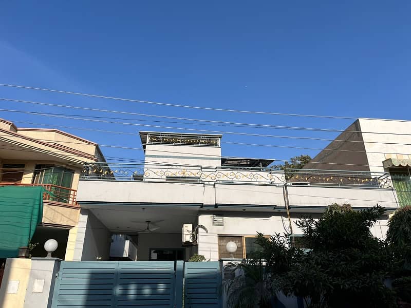 10 MARLA HOUSE FOR SALE IN WAPDA TOWN WITH SOLAR PANELS 0