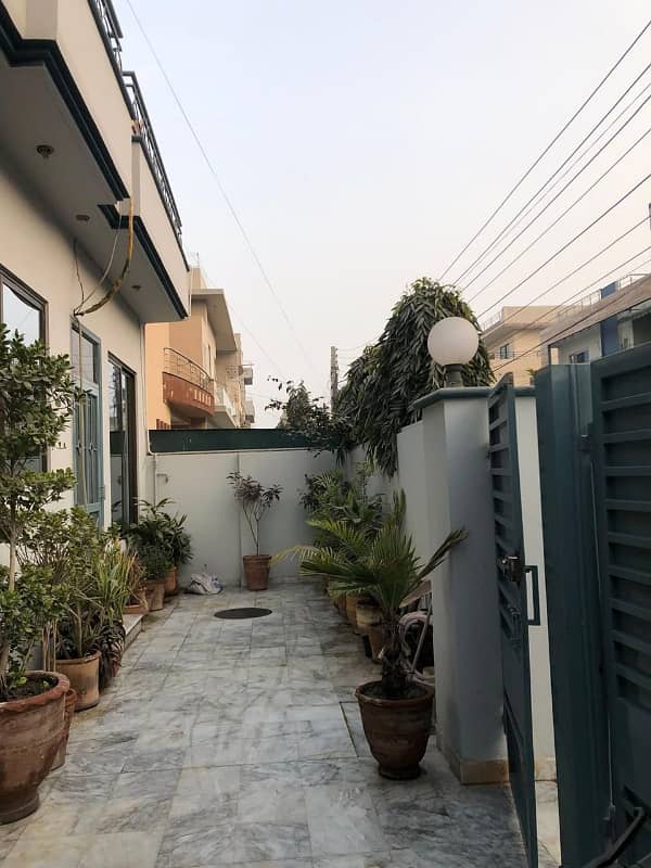 10 MARLA HOUSE FOR SALE IN WAPDA TOWN WITH SOLAR PANELS 10