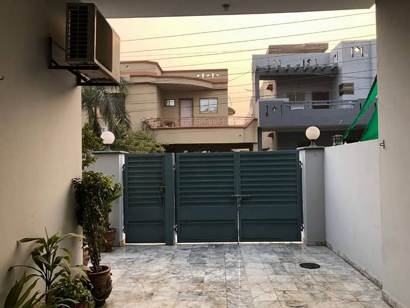 10 MARLA HOUSE FOR SALE IN WAPDA TOWN WITH SOLAR PANELS 24