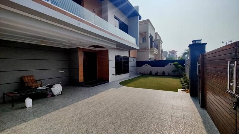 KANAL OWNER BUILD SLIGHTLY USED HOUSE FOR SALE ON 60 FEET ROAD 0