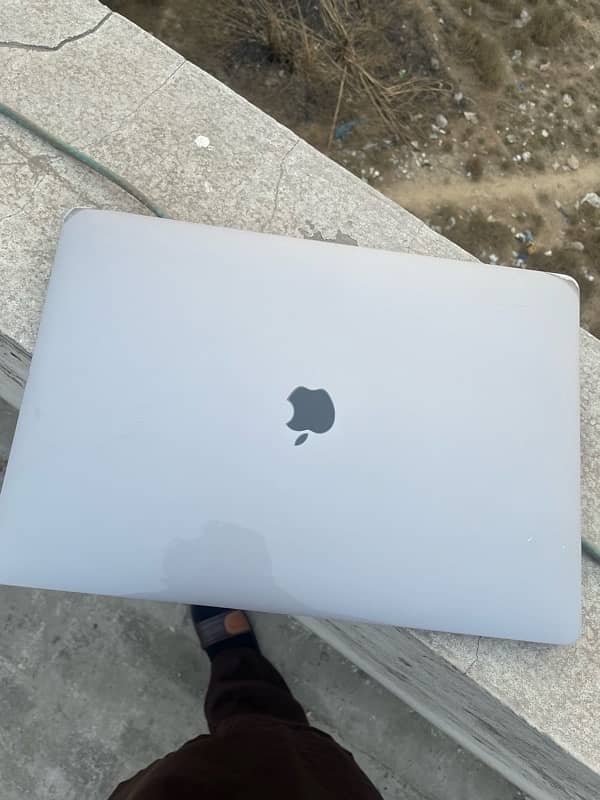 Macbook Pro 2017 1 TB Fully New Condition 2