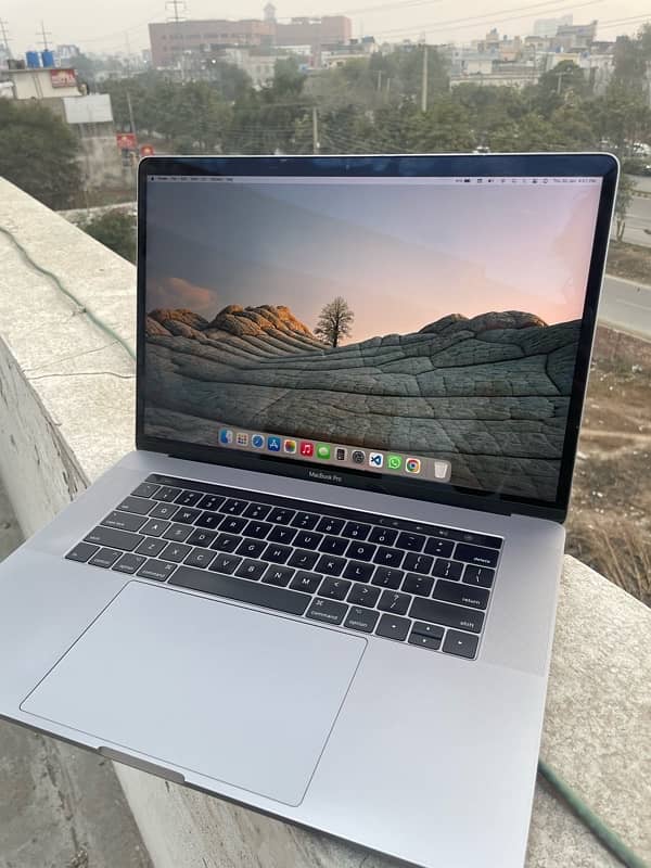 Macbook Pro 2017 1 TB Fully New Condition 3