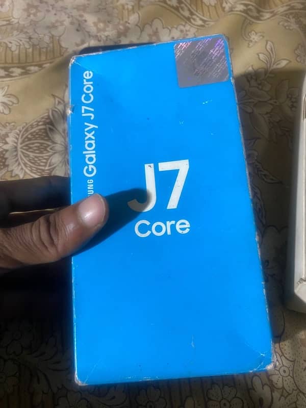 samsung j 7 core data cable and box all ok phone 2